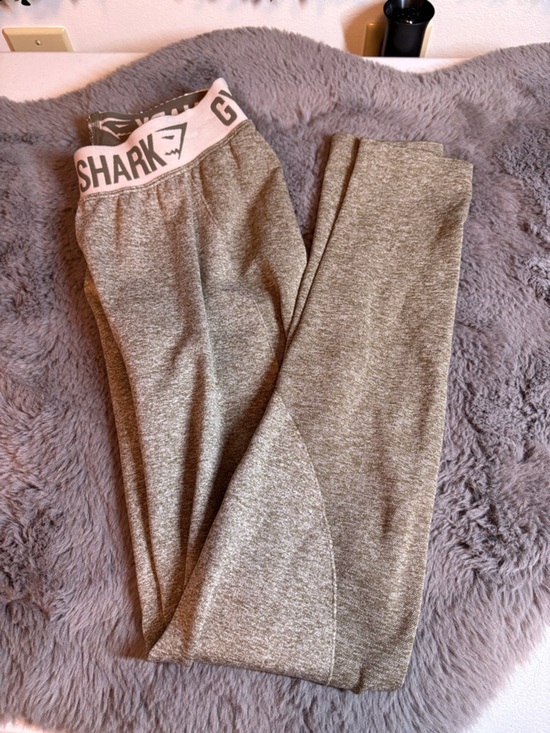 Gymshark Pants - Gymshark Green Logo Waistband Leggings Size XS